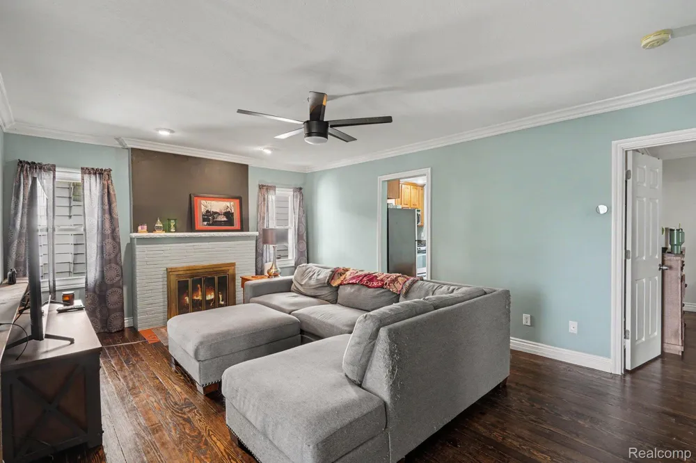 3018 Cass Lake Avenue Keego Harbor City, MI 48320