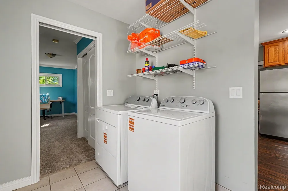 3018 Cass Lake Avenue Keego Harbor City, MI 48320