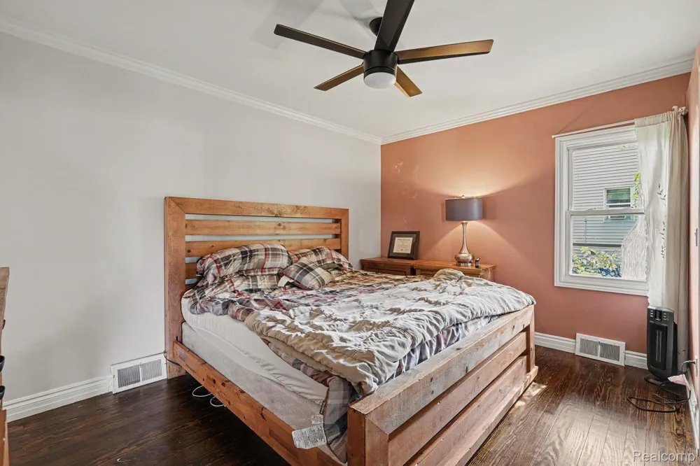 3018 Cass Lake Avenue Keego Harbor City, MI 48320