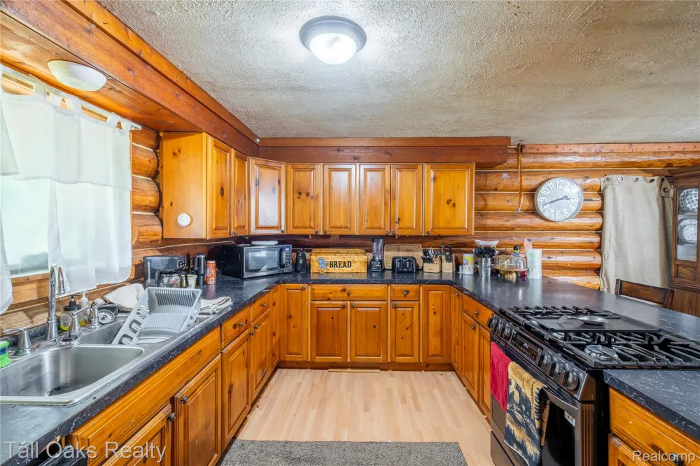 10363 Bray Road Thetford Township, MI 48420