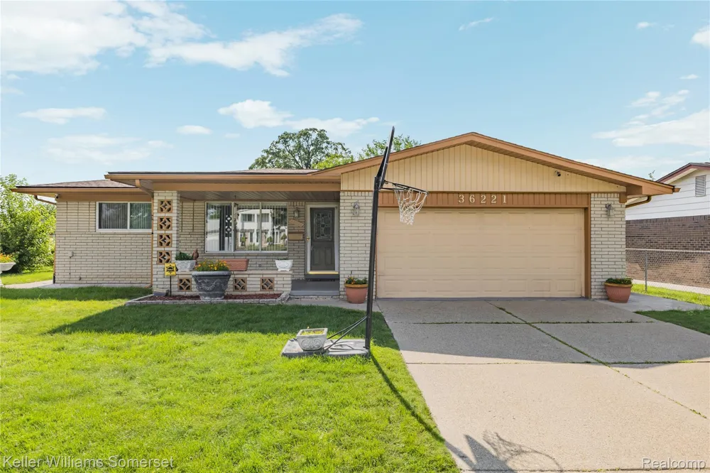 36221 Pickwick Court Sterling Heights City, MI 48310