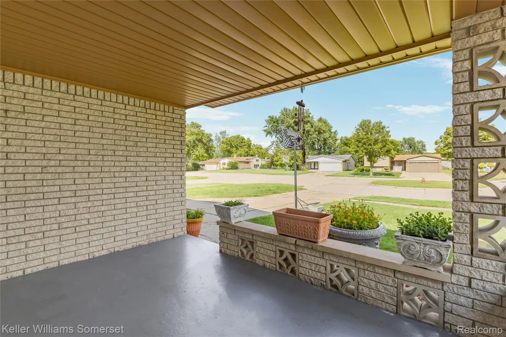 36221 Pickwick Court Sterling Heights City, MI 48310
