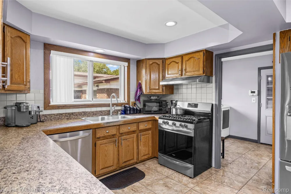 36221 Pickwick Court Sterling Heights City, MI 48310