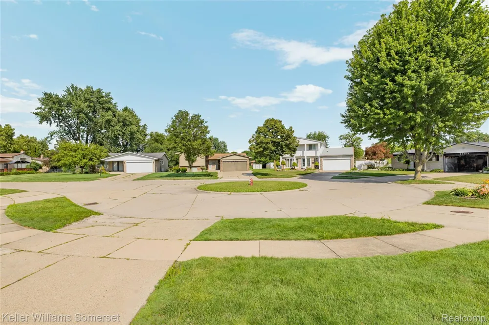 36221 Pickwick Court Sterling Heights City, MI 48310