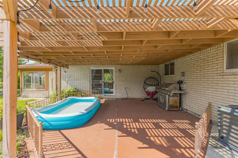 36221 Pickwick Court Sterling Heights City, MI 48310