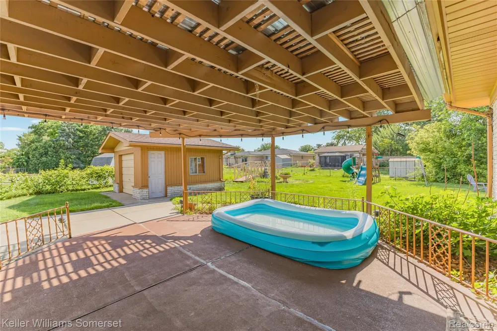 36221 Pickwick Court Sterling Heights City, MI 48310