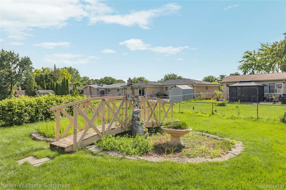 36221 Pickwick Court Sterling Heights City, MI 48310