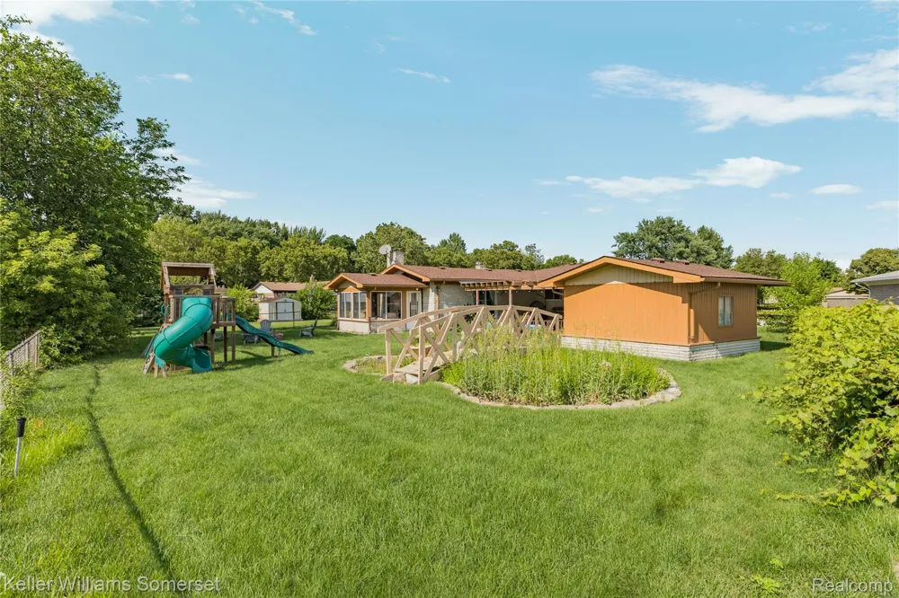 36221 Pickwick Court Sterling Heights City, MI 48310