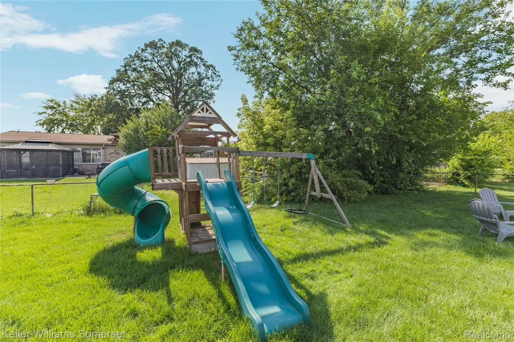 36221 Pickwick Court Sterling Heights City, MI 48310