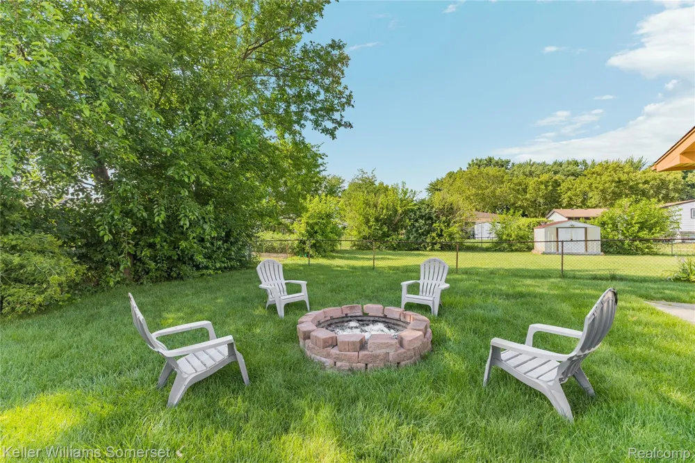 36221 Pickwick Court Sterling Heights City, MI 48310