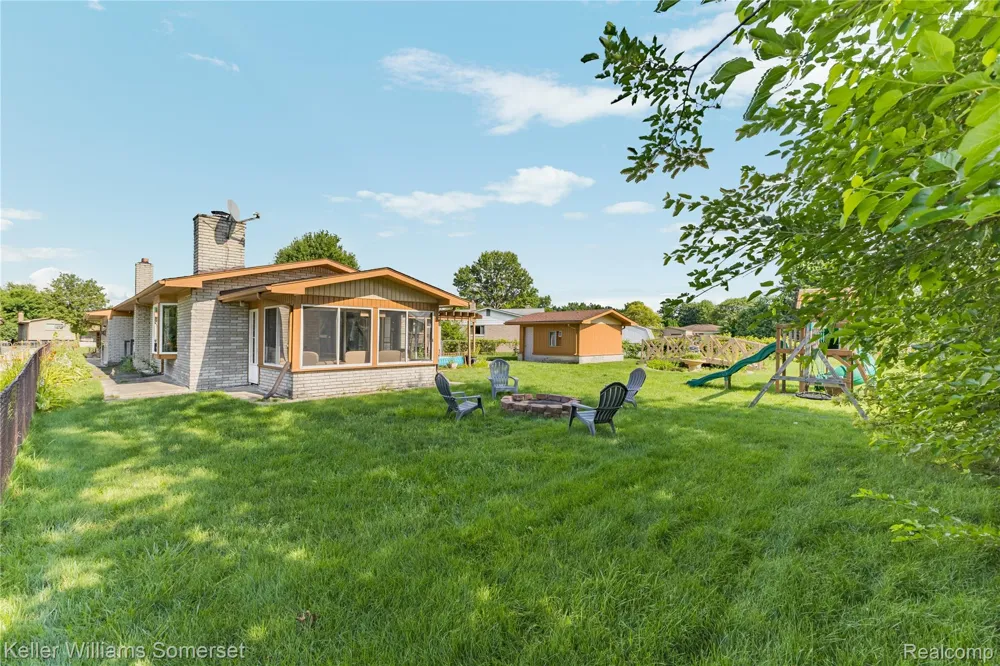 36221 Pickwick Court Sterling Heights City, MI 48310