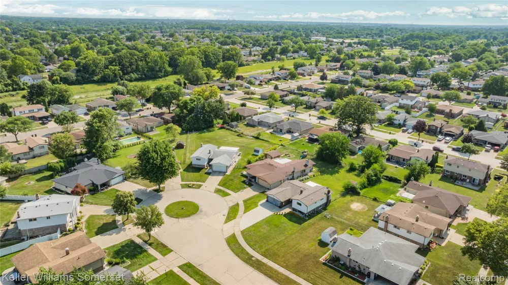 36221 Pickwick Court Sterling Heights City, MI 48310