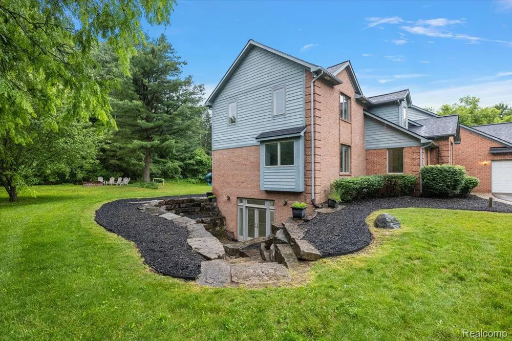 4700 Botany Glen Commerce Charter Township, MI 48382