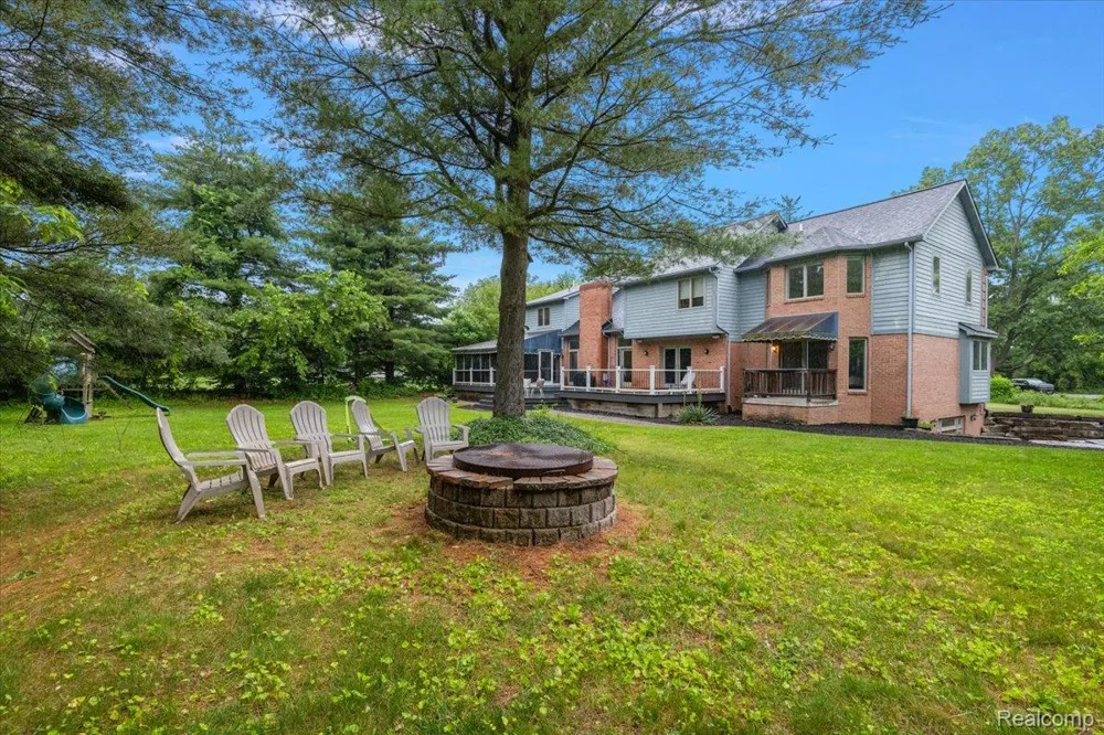 4700 Botany Glen Commerce Charter Township, MI 48382