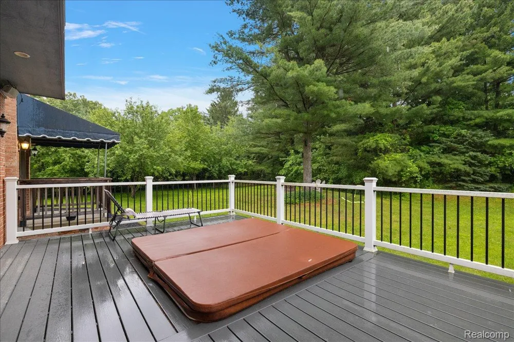 4700 Botany Glen Commerce Charter Township, MI 48382