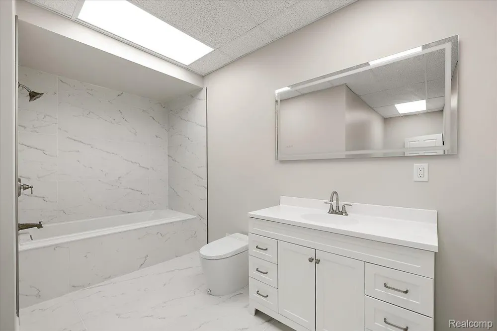4700 Botany Glen Commerce Charter Township, MI 48382