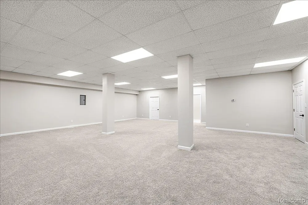 4700 Botany Glen Commerce Charter Township, MI 48382
