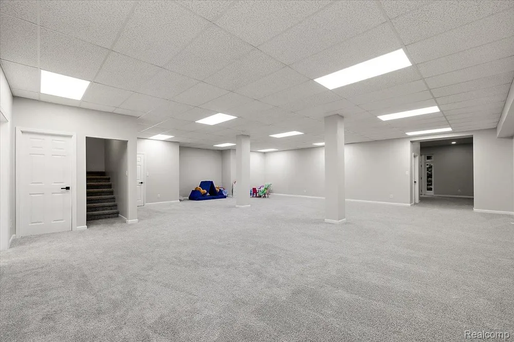 4700 Botany Glen Commerce Charter Township, MI 48382