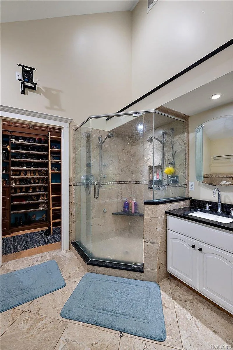 4700 Botany Glen Commerce Charter Township, MI 48382