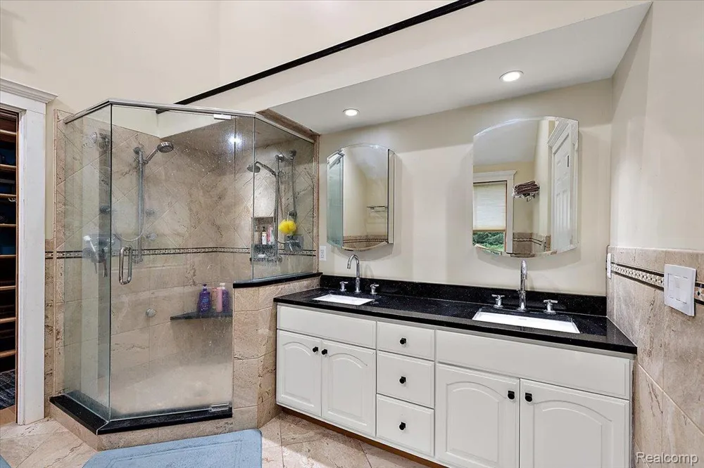 4700 Botany Glen Commerce Charter Township, MI 48382