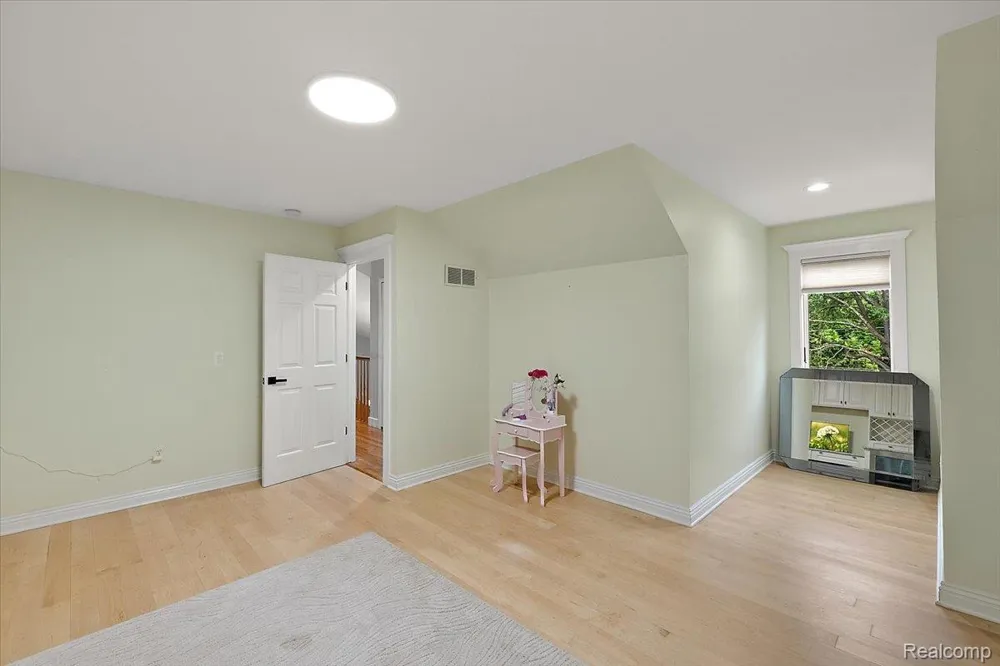 4700 Botany Glen Commerce Charter Township, MI 48382