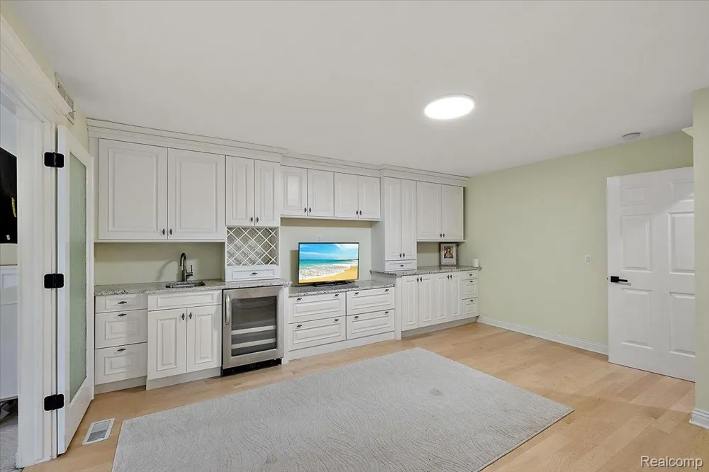4700 Botany Glen Commerce Charter Township, MI 48382