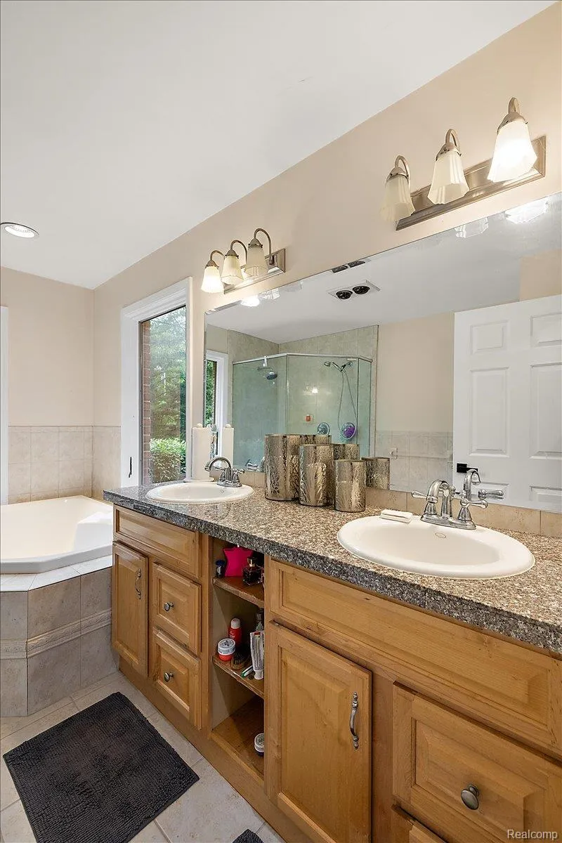 4700 Botany Glen Commerce Charter Township, MI 48382