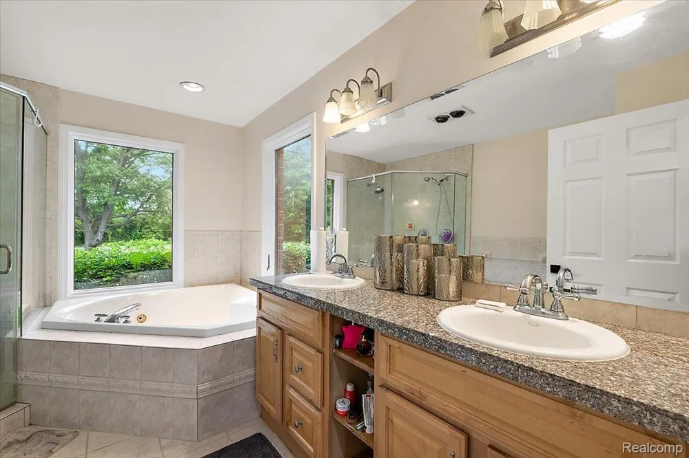 4700 Botany Glen Commerce Charter Township, MI 48382