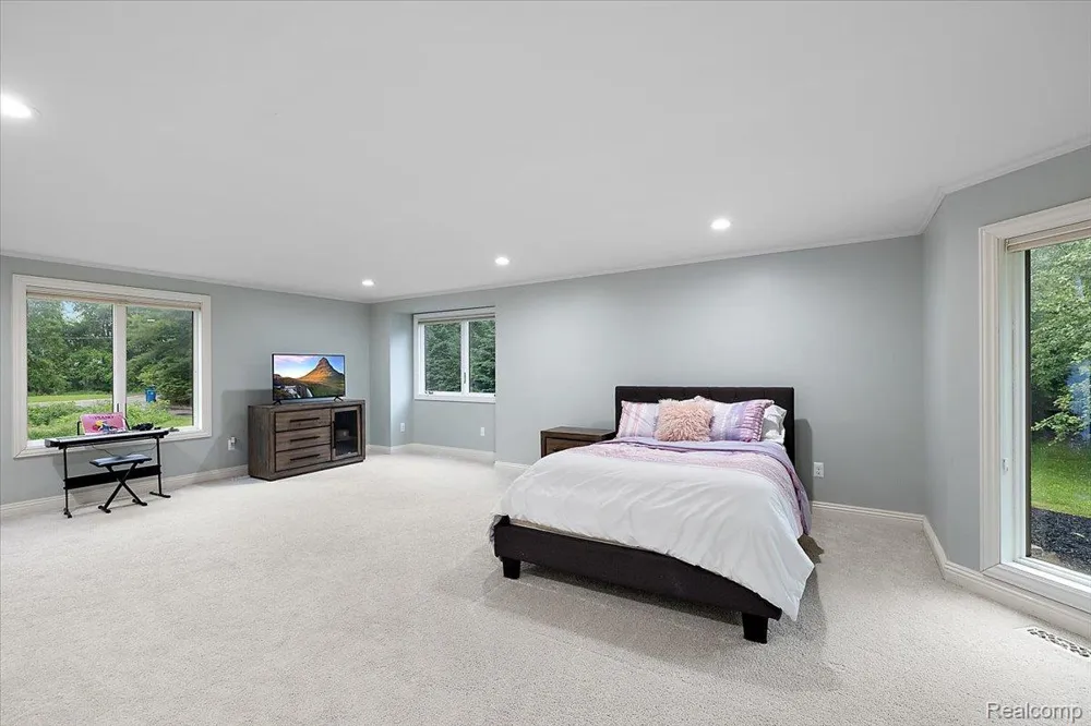 4700 Botany Glen Commerce Charter Township, MI 48382