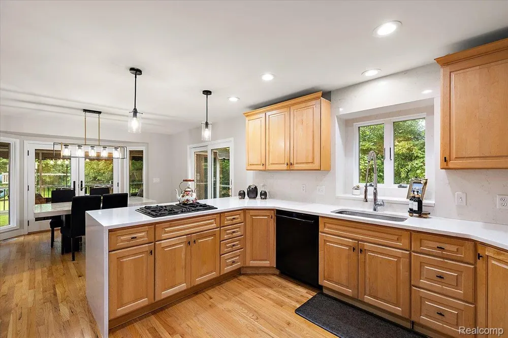 4700 Botany Glen Commerce Charter Township, MI 48382