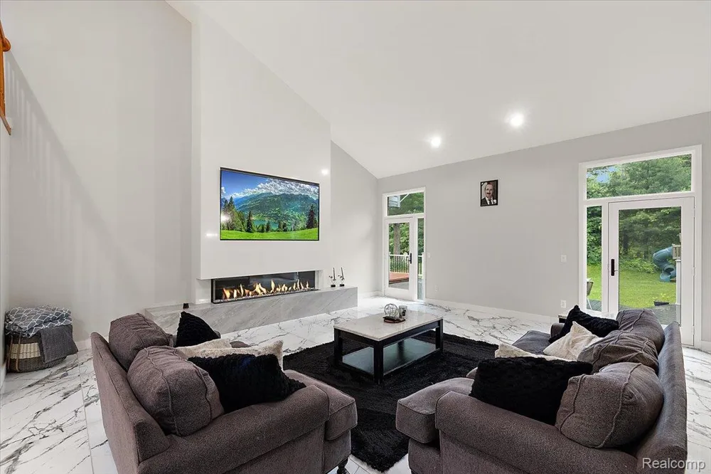 4700 Botany Glen Commerce Charter Township, MI 48382