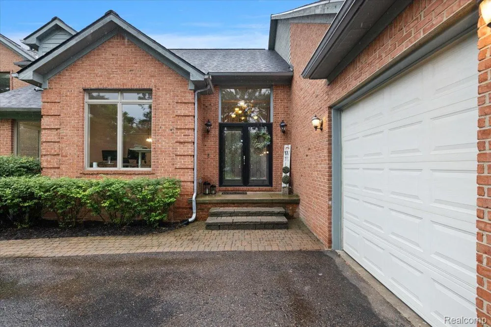 4700 Botany Glen Commerce Charter Township, MI 48382