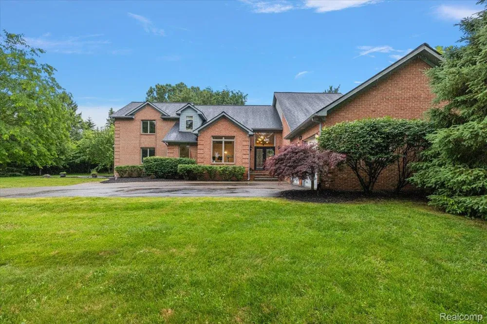 4700 Botany Glen Commerce Charter Township, MI 48382