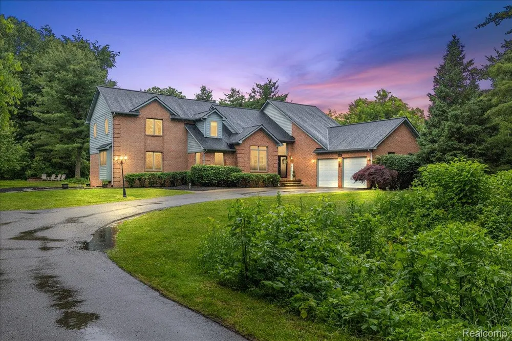 4700 Botany Glen Commerce Charter Township, MI 48382