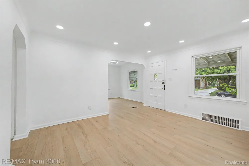 1670 Riverbank Street Lincoln Park City, MI 48146