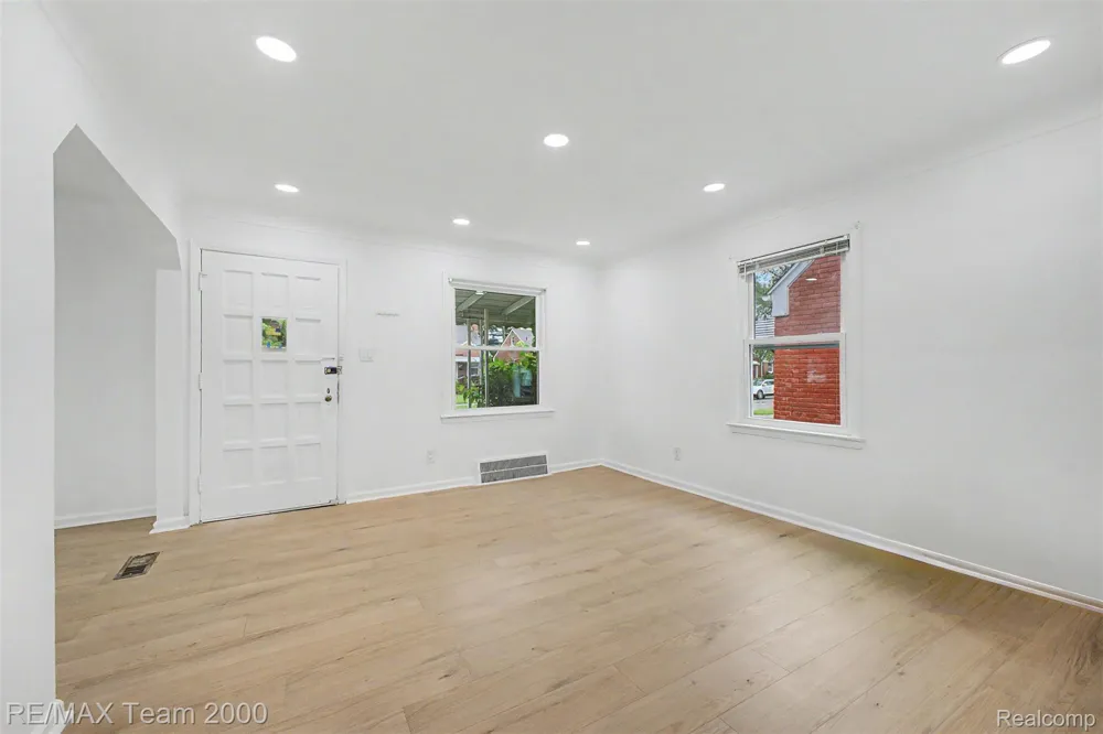 1670 Riverbank Street Lincoln Park City, MI 48146