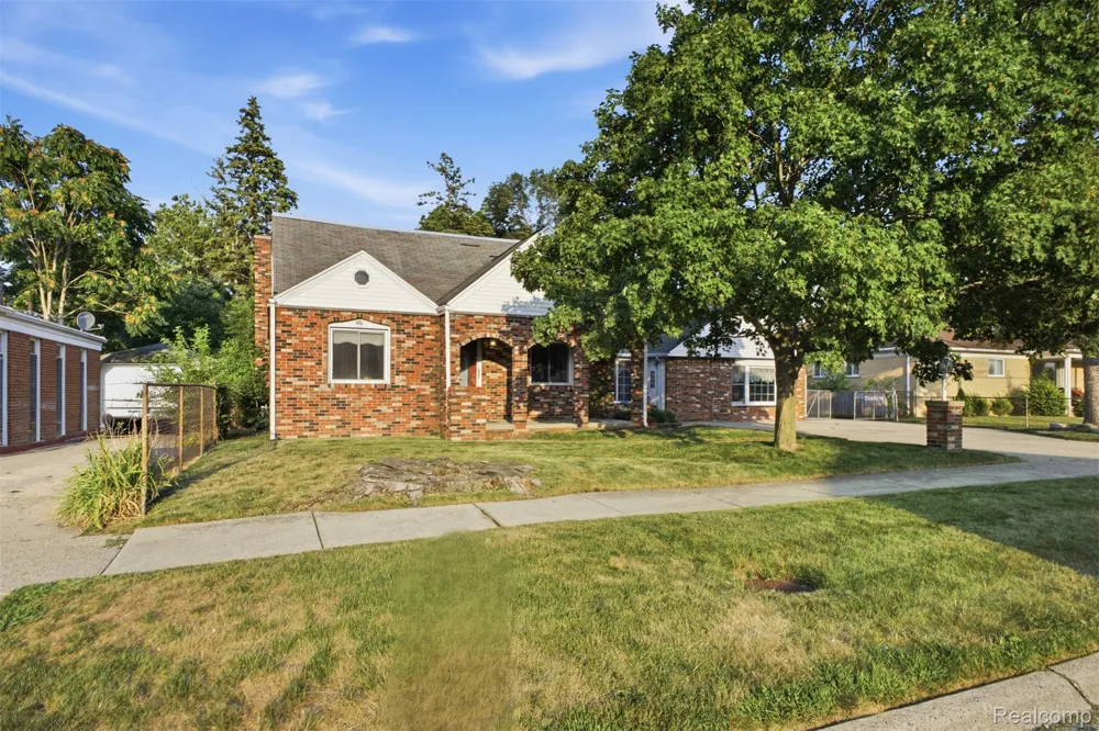 6466 Lafayette Street Dearborn Heights City, MI 48127