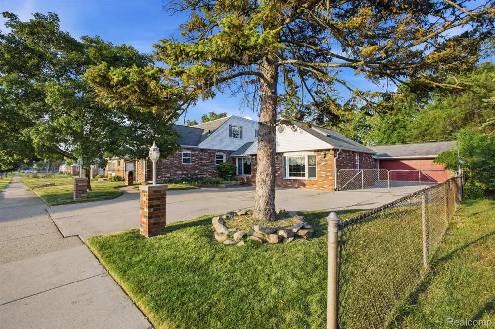 6466 Lafayette Street Dearborn Heights City, MI 48127