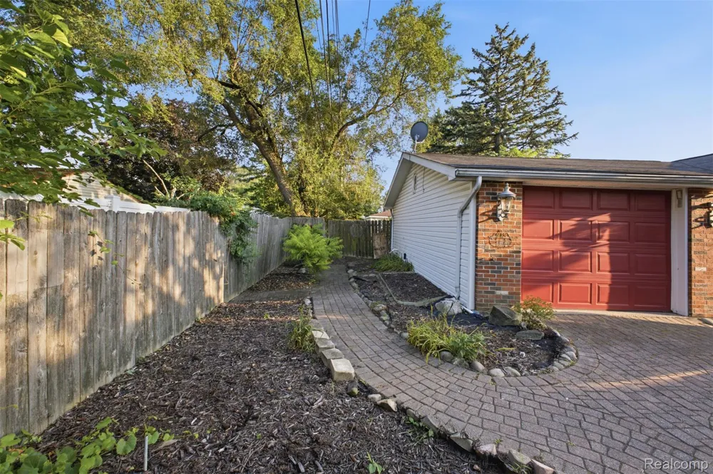 6466 Lafayette Street Dearborn Heights City, MI 48127