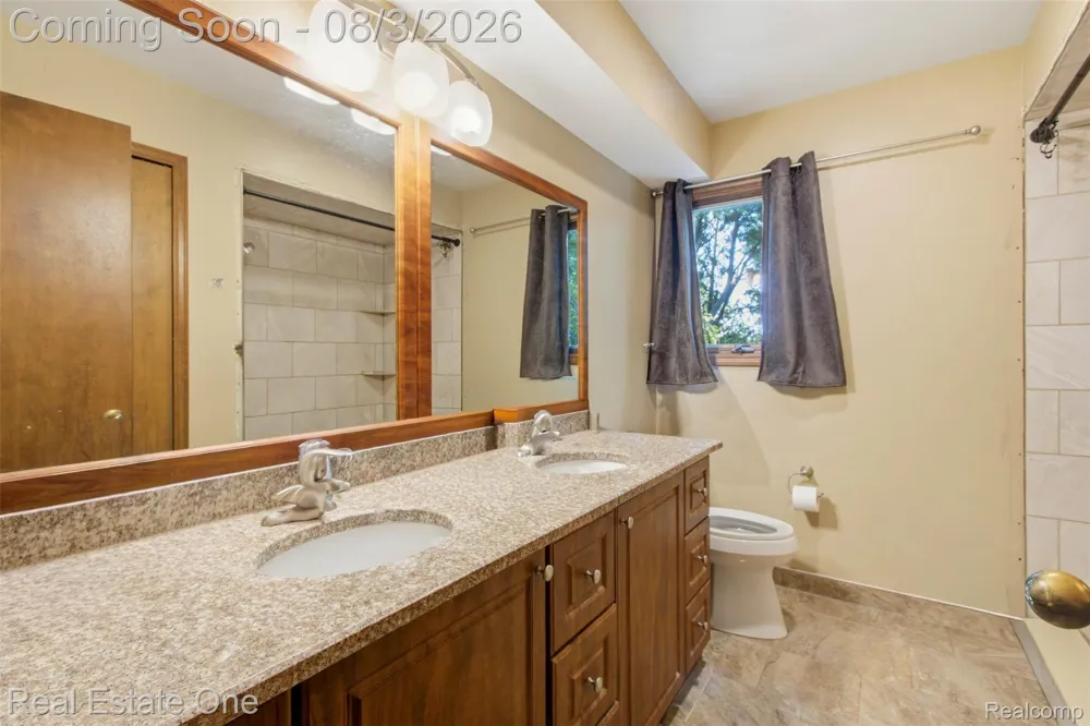 26560 Wilson Drive Dearborn Heights City, MI 48127