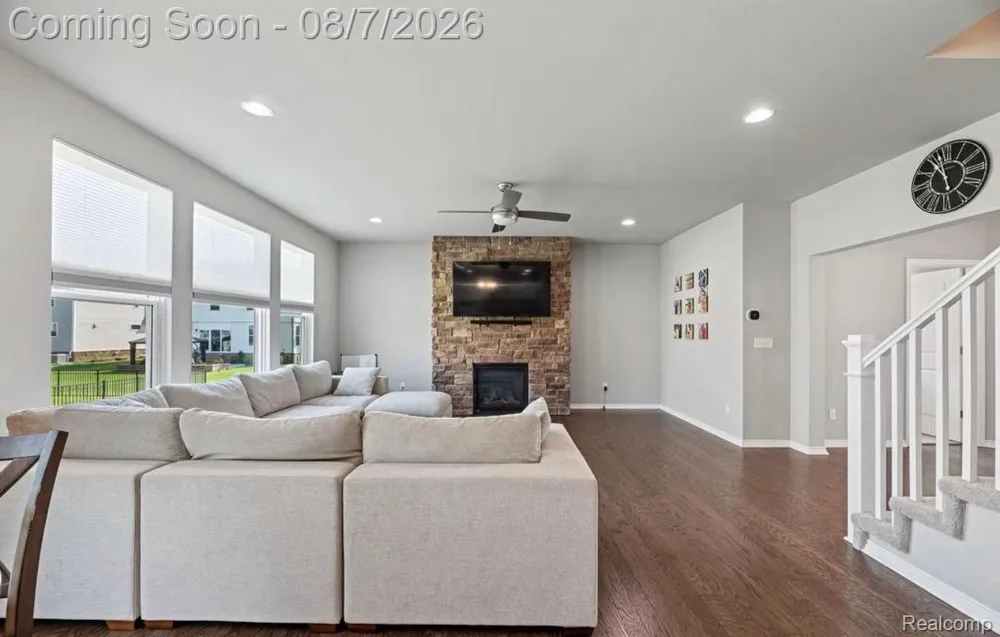 1821 Emerald Lane Wixom City, MI 48393