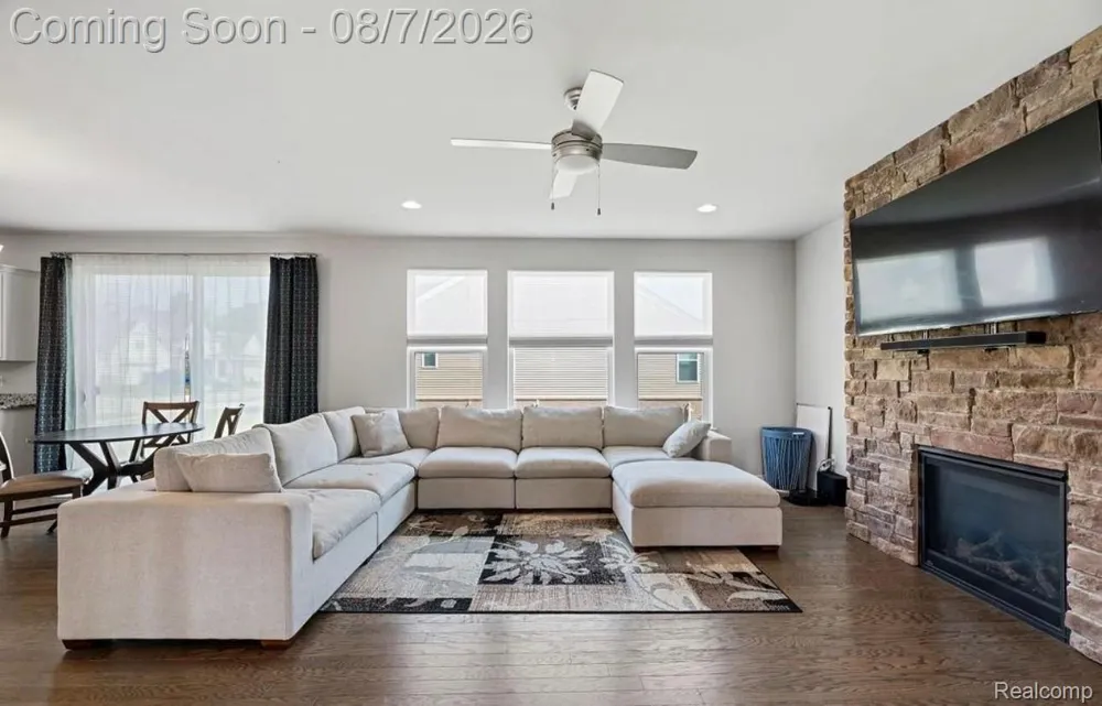 1821 Emerald Lane Wixom City, MI 48393
