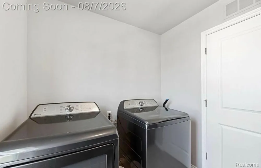 1821 Emerald Lane Wixom City, MI 48393