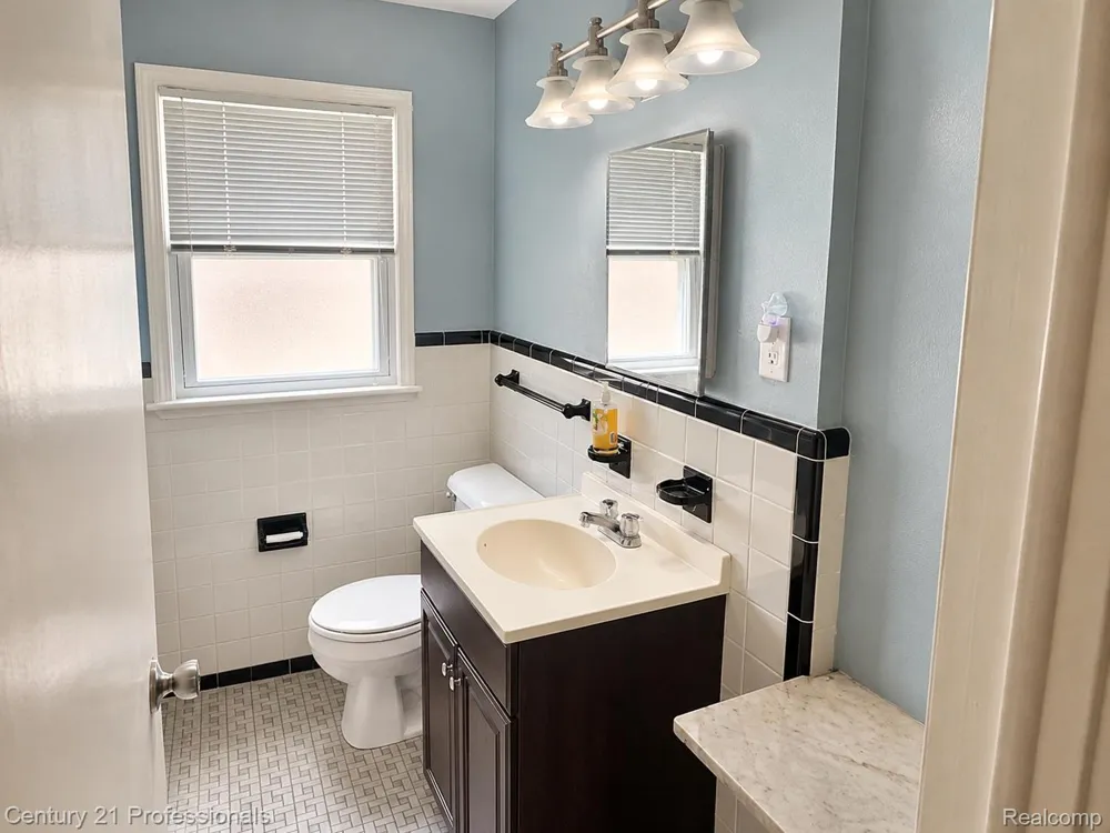 11377 Fenton Redford Charter Township, MI 48239