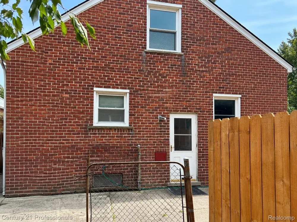 11377 Fenton Redford Charter Township, MI 48239
