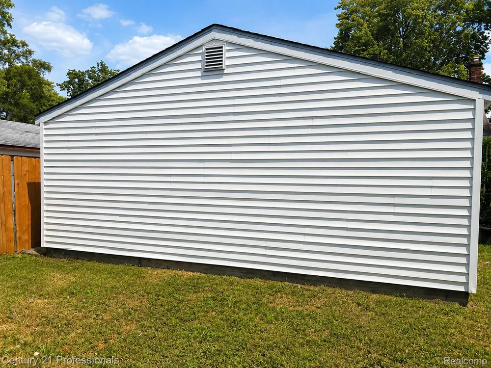 11377 Fenton Redford Charter Township, MI 48239