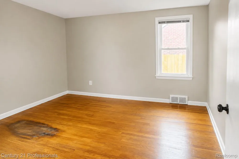 11377 Fenton Redford Charter Township, MI 48239