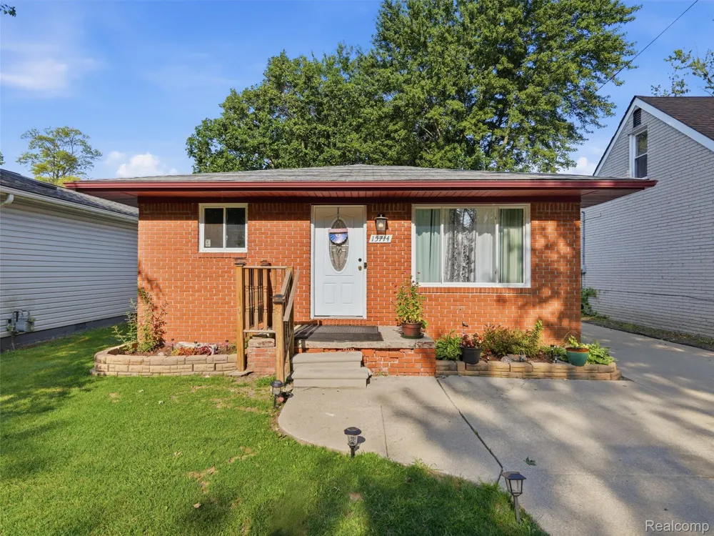 15714 McGuire Street Taylor City, MI 48180