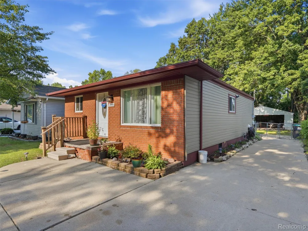 15714 McGuire Street Taylor City, MI 48180
