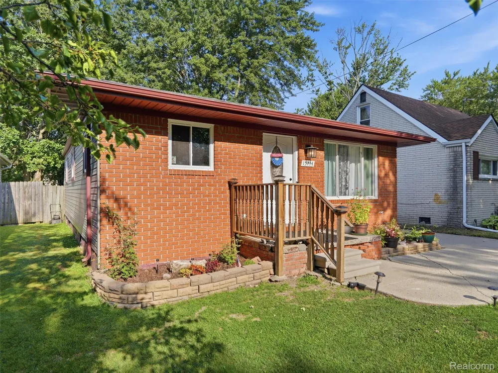 15714 McGuire Street Taylor City, MI 48180